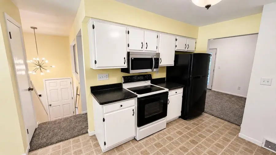 828 W 19TH AVENUE, Oshkosh, WI 54902 - #3