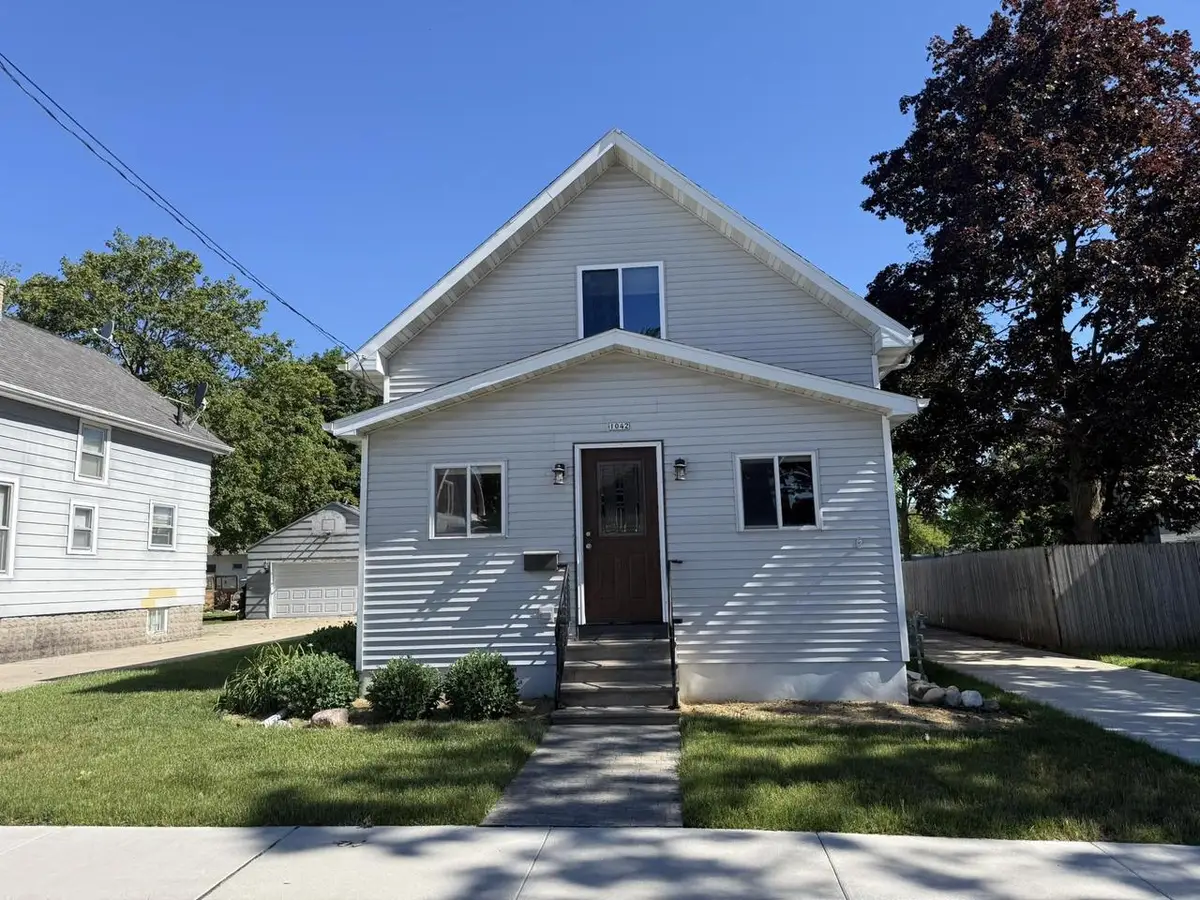 1042 TYLER AVENUE, Oshkosh, WI 54902 - #1