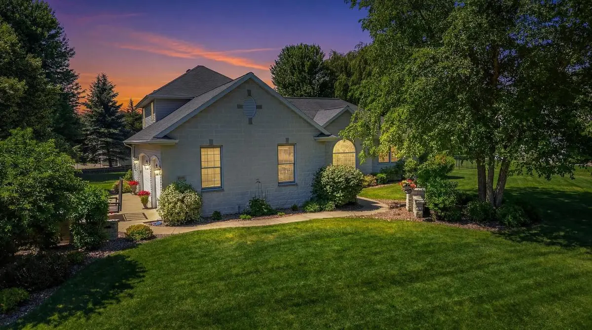 2706 BEECHNUT DRIVE, Oshkosh, WI 54904 - #1