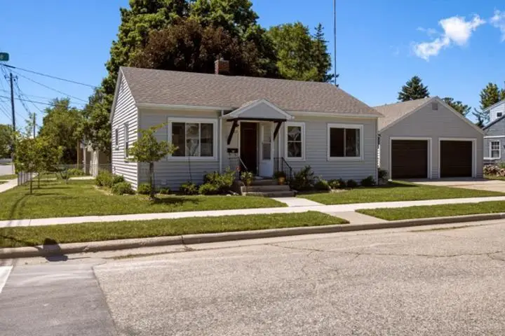 907 N 7TH AVENUE, Sturgeon Bay, WI 54235 - #1