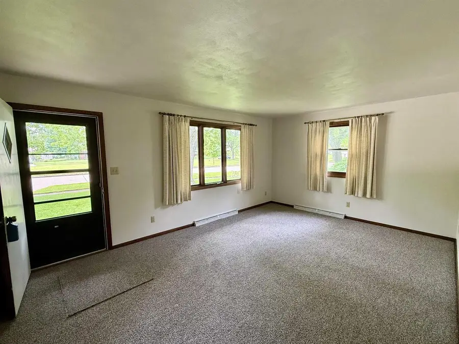 1002 E NORTHWOOD DRIVE, Appleton, WI 54911 - #3