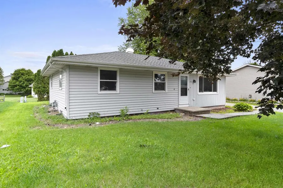 1711 ORIOLE STREET, New London, WI 54961 - #2