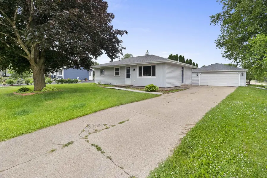 1711 ORIOLE STREET, New London, WI 54961 - #3