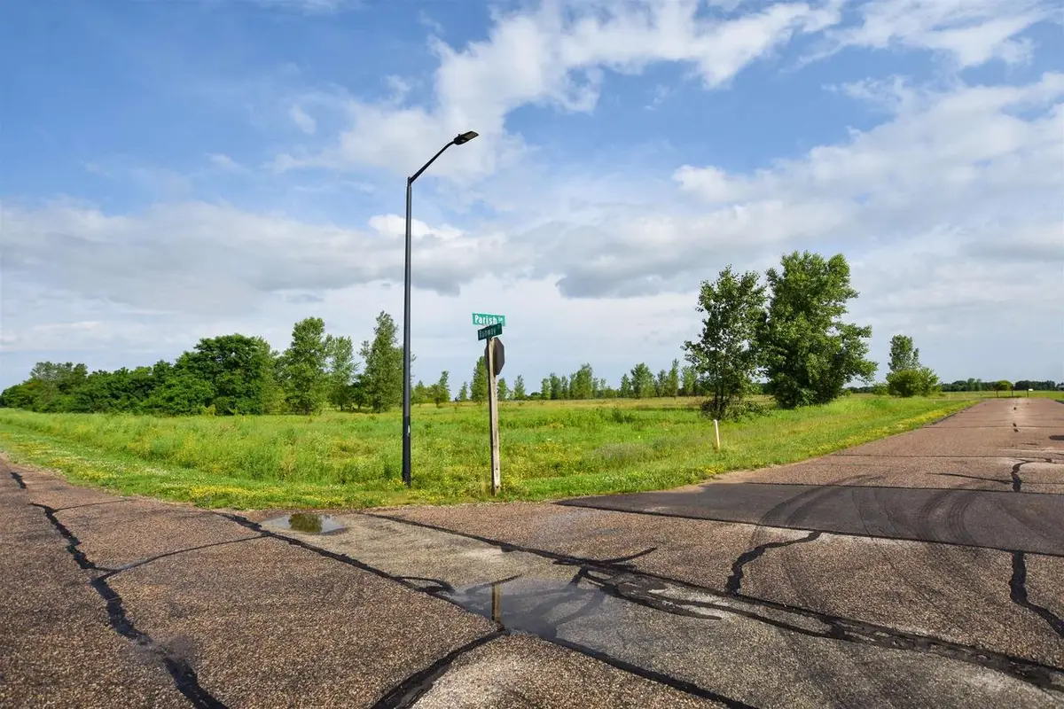 RUNWAY DRIVE, Waupaca, WI 54981 - #1