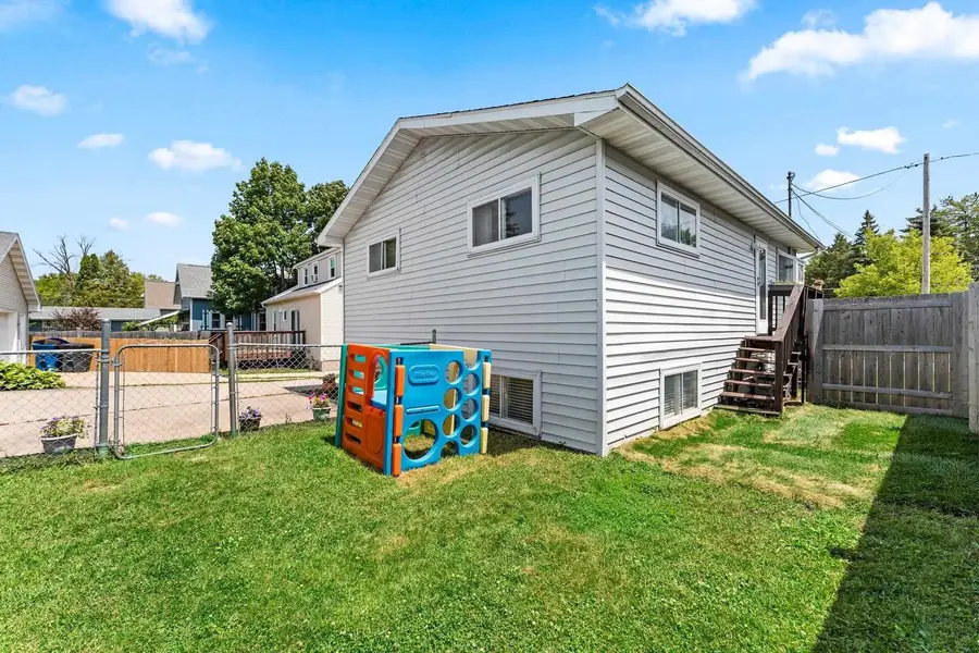 707 N SAWYER STREET, Oshkosh, WI 54902 - #2