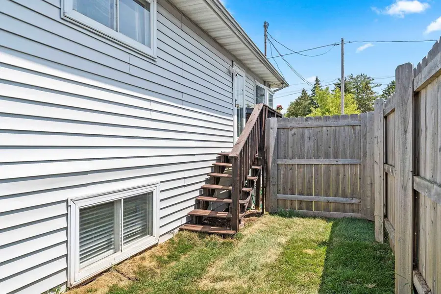 707 N SAWYER STREET, Oshkosh, WI 54902 - #3