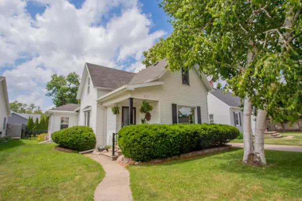 817 DOVE STREET, Oshkosh, WI 54901
