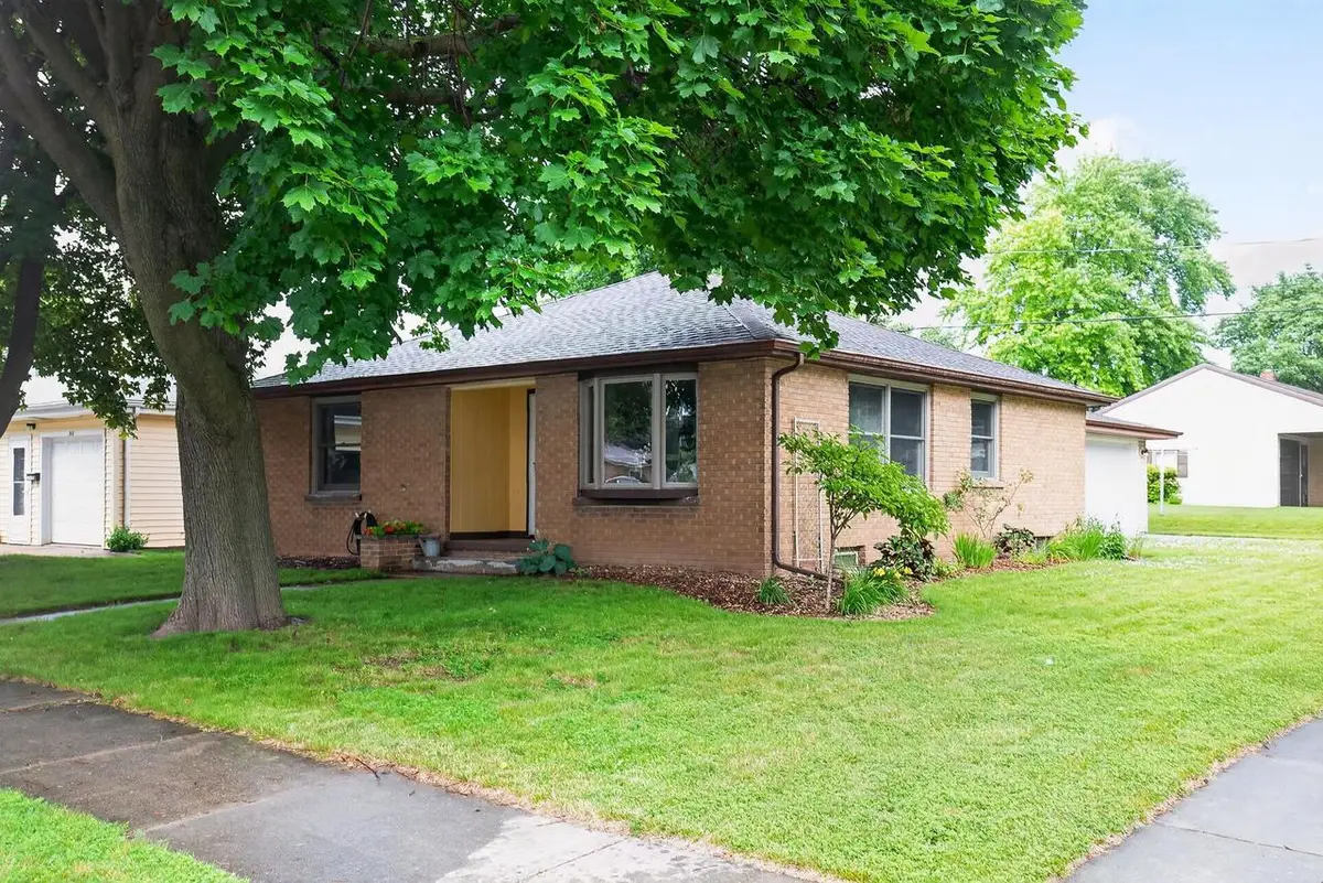 926 E BYRD STREET, Appleton, WI 54911 - #1