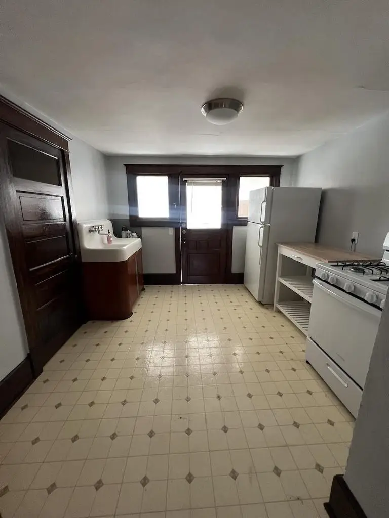 631 W 11TH AVENUE, Oshkosh, WI 54902 - #2