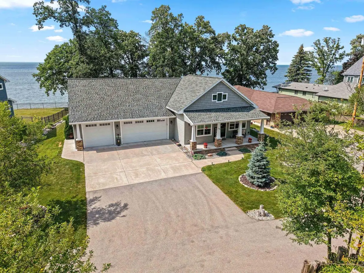 5011 EDGEWATER BEACH ROAD, Green Bay, WI 54311 - #1