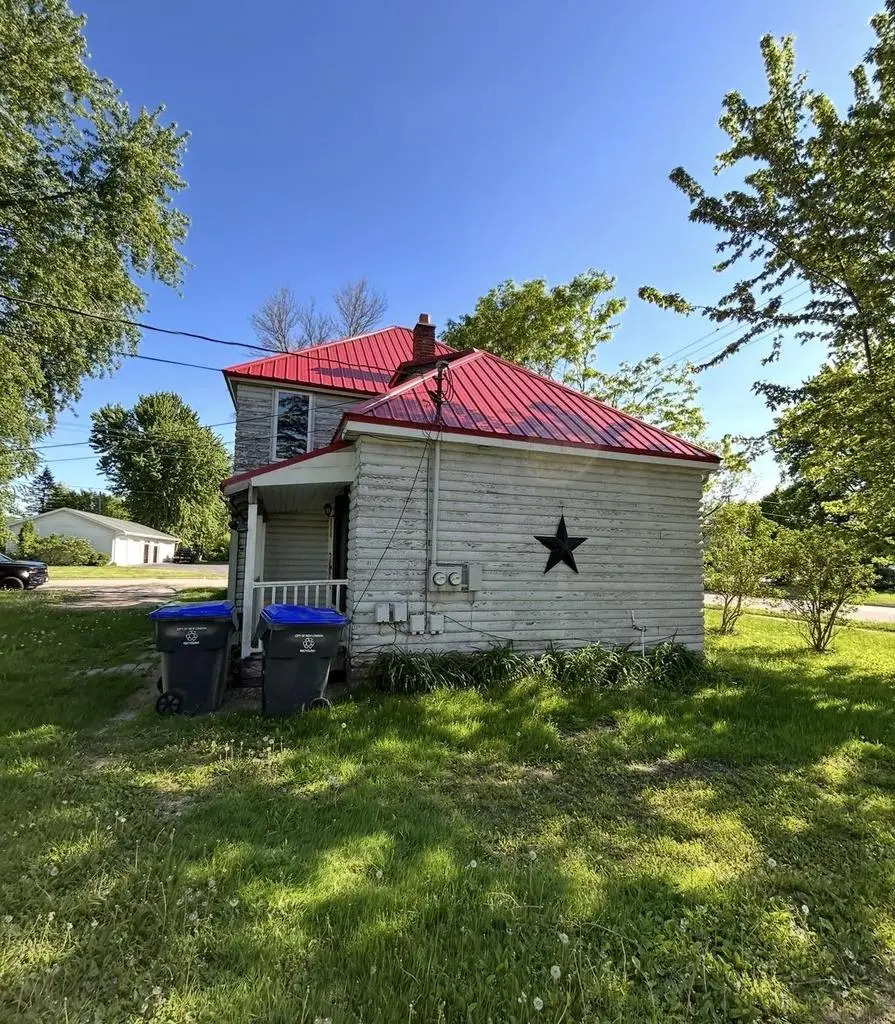 713 W WAUPACA STREET, New London, WI 54961 - #3
