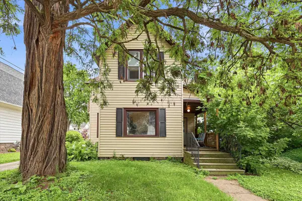 1010 N DIVISION STREET, Appleton, WI 54911