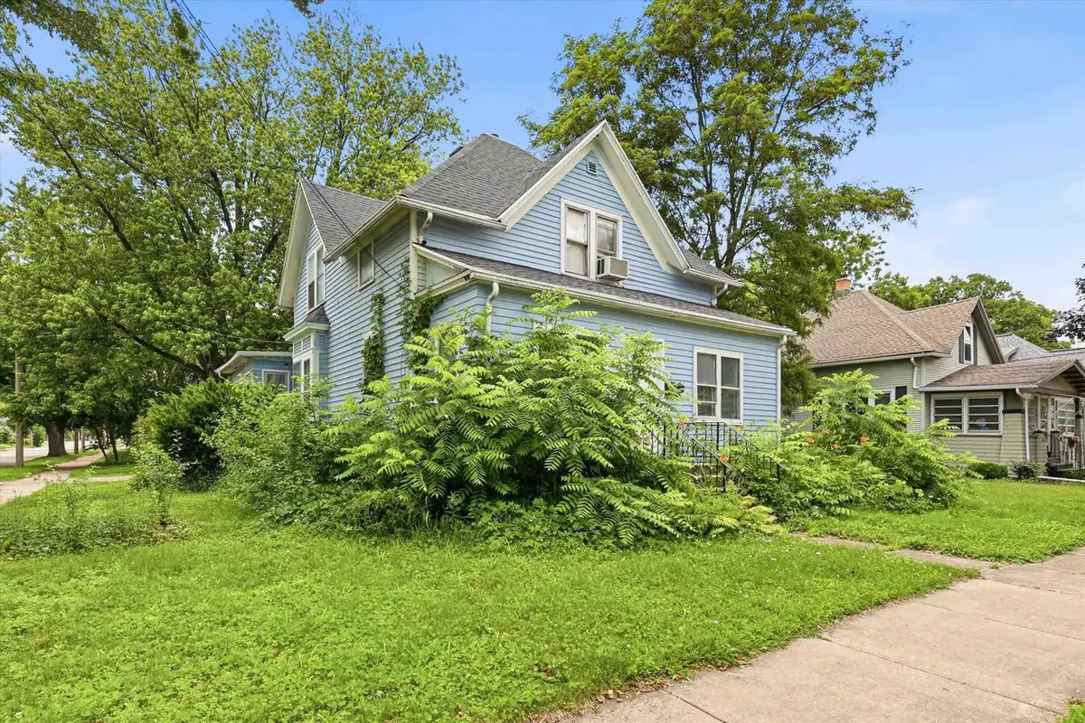 1103 N DIVISION STREET, Appleton, WI 54911 - #1