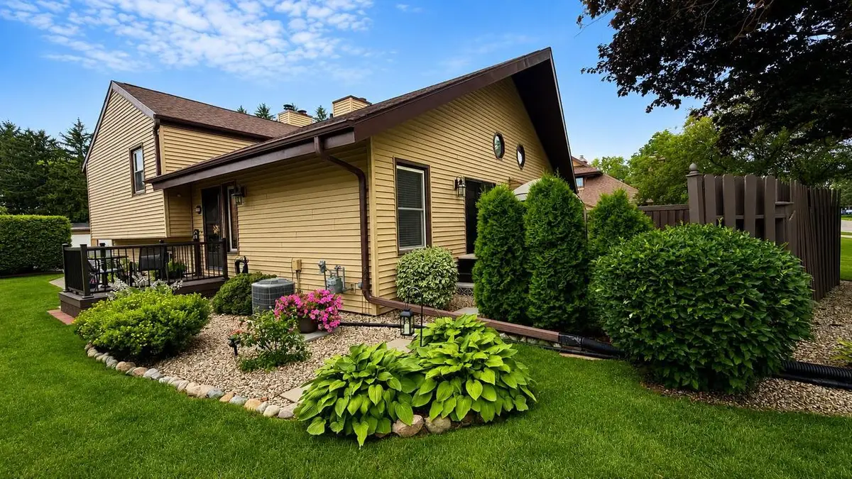 1385 W 18TH AVENUE  #2, Oshkosh, WI 54902 - #1