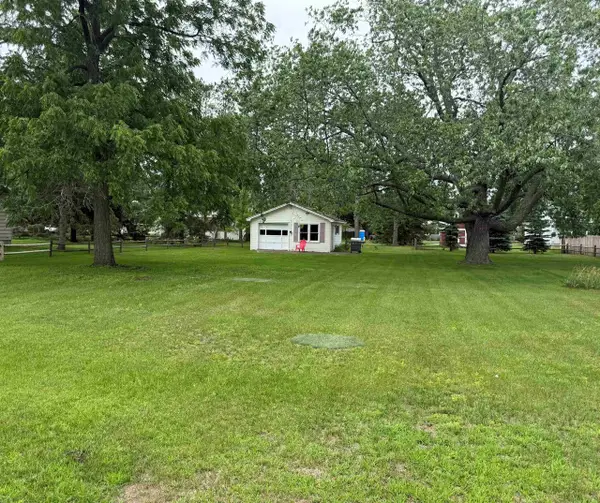 816 PINE BEACH ROAD, Marinette, WI 54143