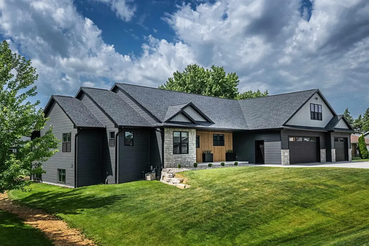 805 E EVERGREEN DRIVE, Kaukauna, WI 54130 - #1