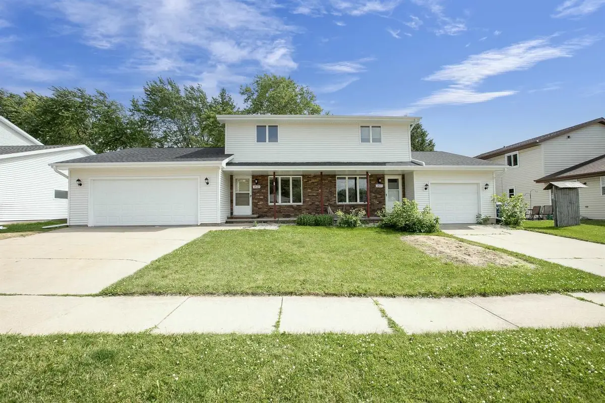 1825 W BREWSTER STREET, Appleton, WI 54942 - #1