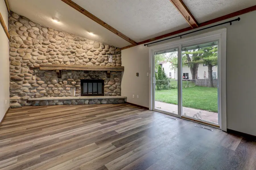 1825 W BREWSTER STREET, Appleton, WI 54942 - #3