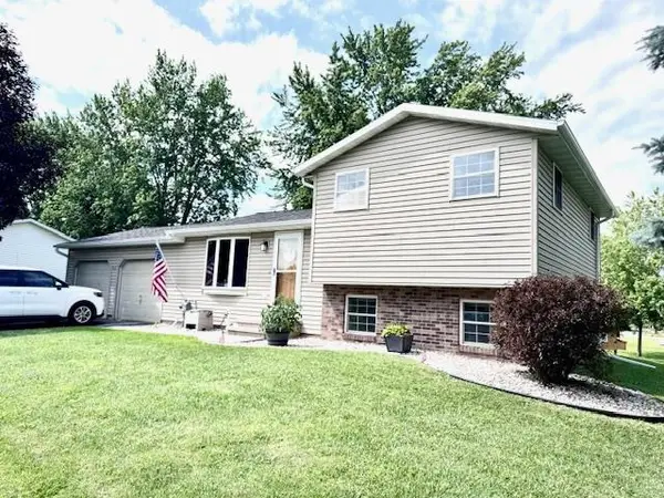 609 E FOREST STREET, Black Creek, WI 54106