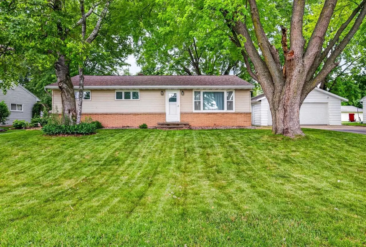 1512 N REXFORD STREET, Appleton, WI 54914 - #1