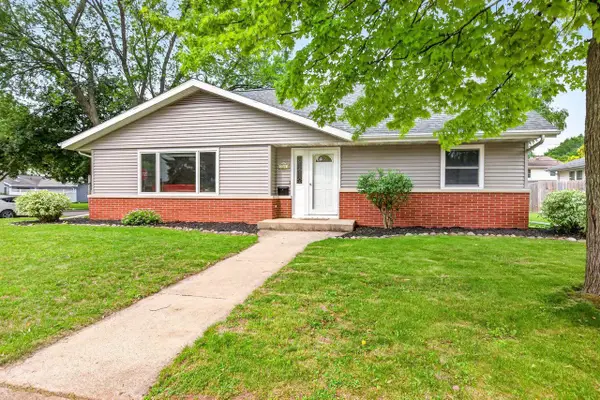 2001 N DOUGLAS STREET, Appleton, WI 54914