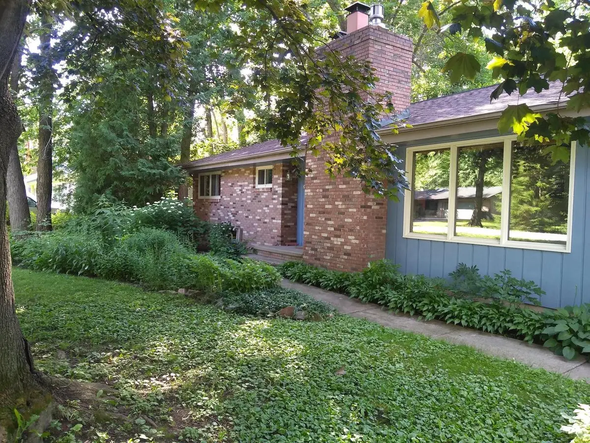 2627 OAKCREST DRIVE, Neenah, WI 54956 - #1