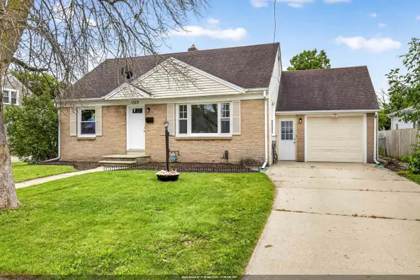 1029 LANGLADE AVENUE, Green Bay, WI 54304