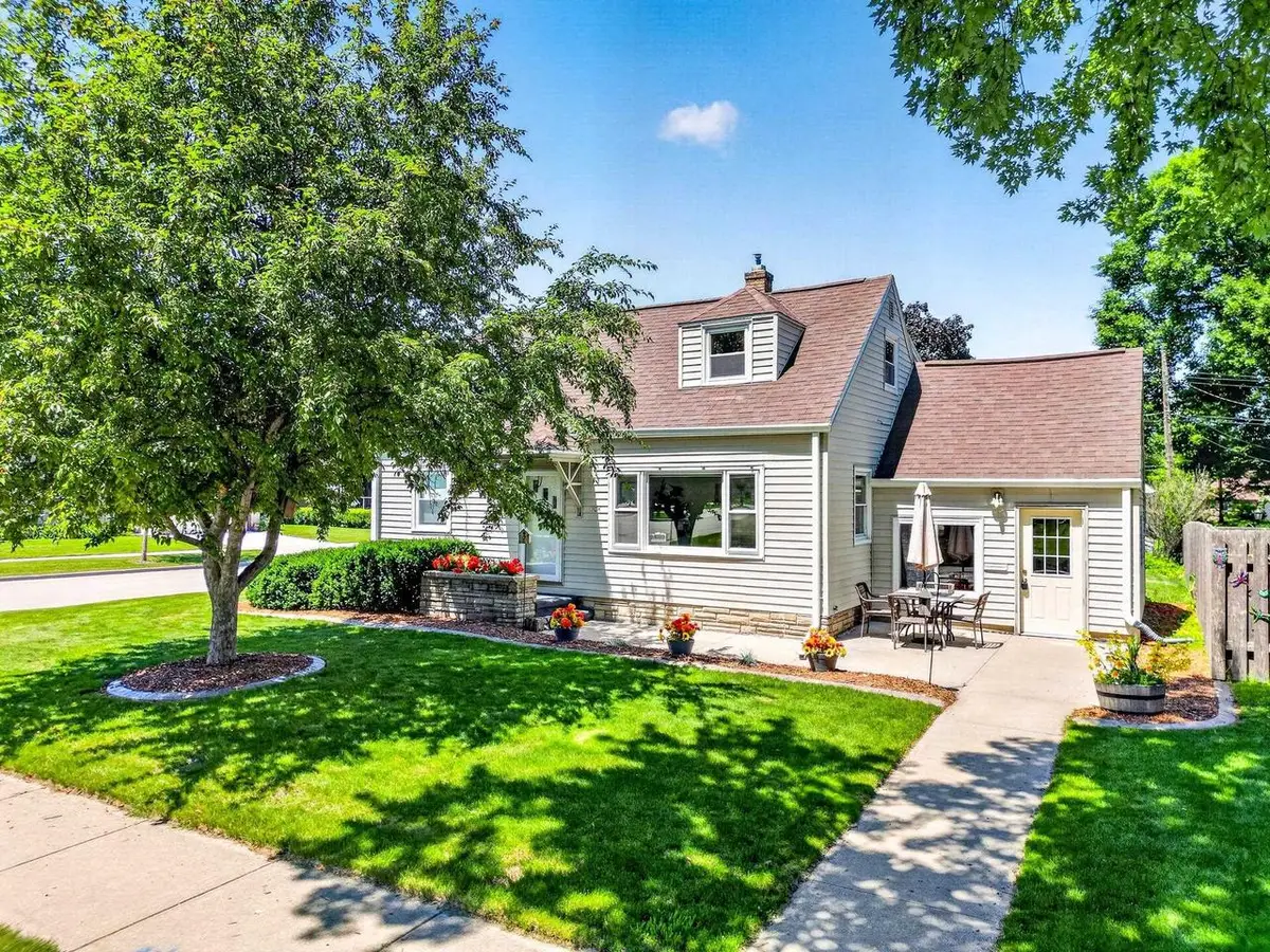 804 E MAPLE STREET, Appleton, WI 54915 - #1