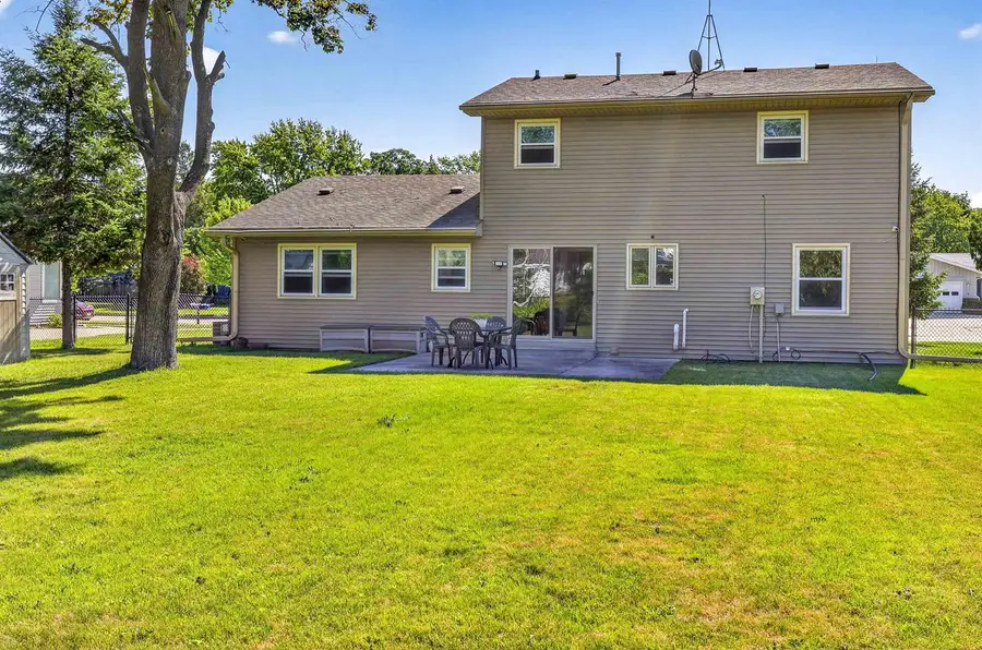 1235 S WESTHAVEN DRIVE, Oshkosh, WI 54904 - #2