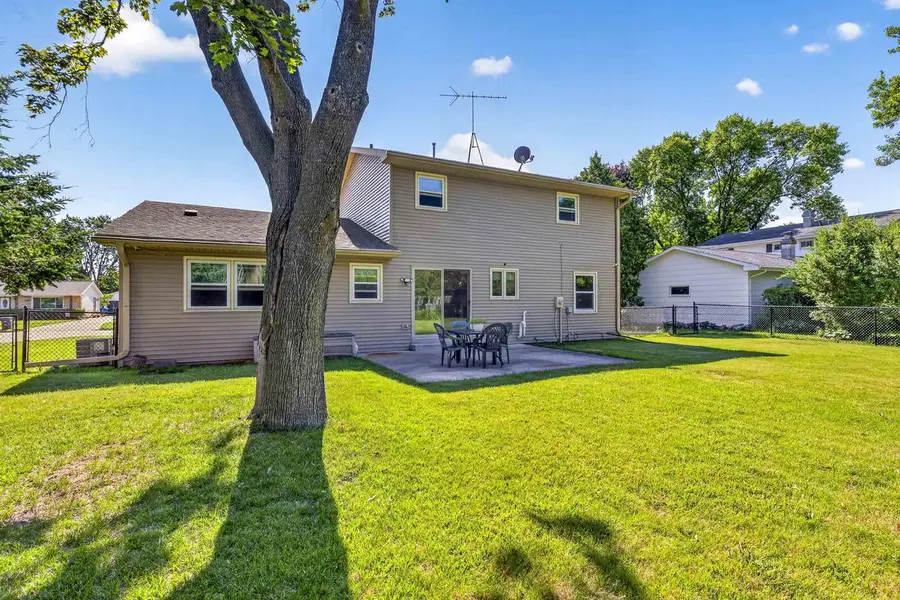 1235 S WESTHAVEN DRIVE, Oshkosh, WI 54904 - #3