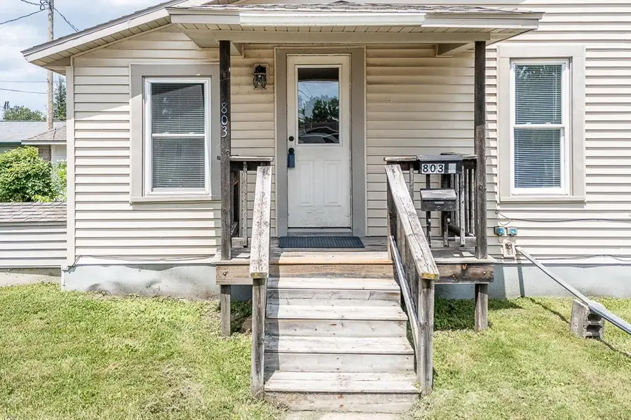803 SHIOCTON STREET, New London, WI 54961 - #2