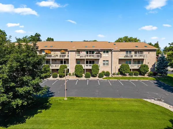 1600 RUSTIC OAKS COURT  #23, Green Bay, WI 54301