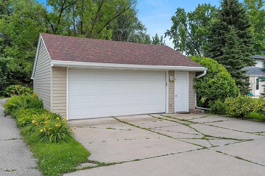 1313 LOST DAUPHIN ROAD, De Pere, WI 54115 - #2