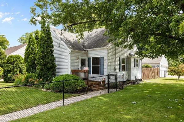882 HIGGINS AVENUE, Neenah, WI 54956