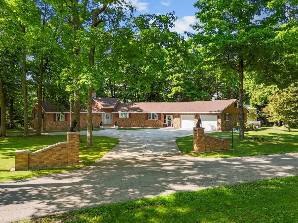 W7829 OAKCREST DRIVE, Hortonville, WI 54944 - #1
