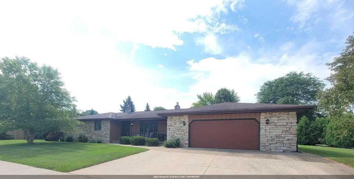 1101 E MEADOW GROVE BOULEVARD, Appleton, WI 54915 - #1
