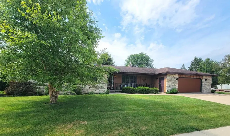 1101 E MEADOW GROVE BOULEVARD, Appleton, WI 54915 - #2