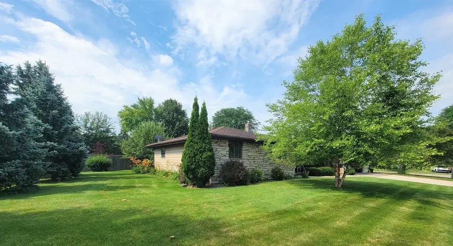 1101 E MEADOW GROVE BOULEVARD, Appleton, WI 54915 - #3