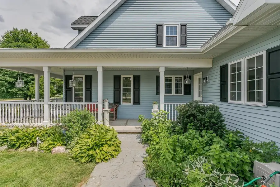 3040 WINDFIELD DRIVE, Neenah, WI 54956 - #3