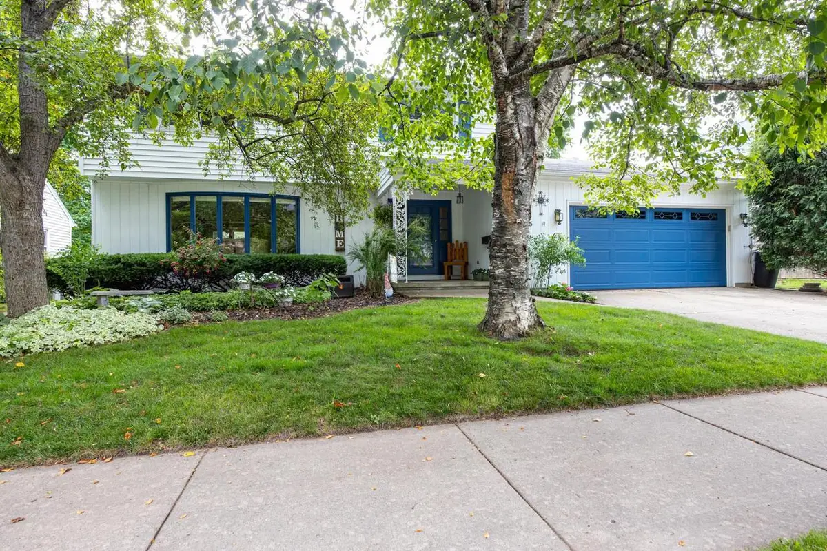 1715 N VIOLA STREET, Appleton, WI 54911 - #1