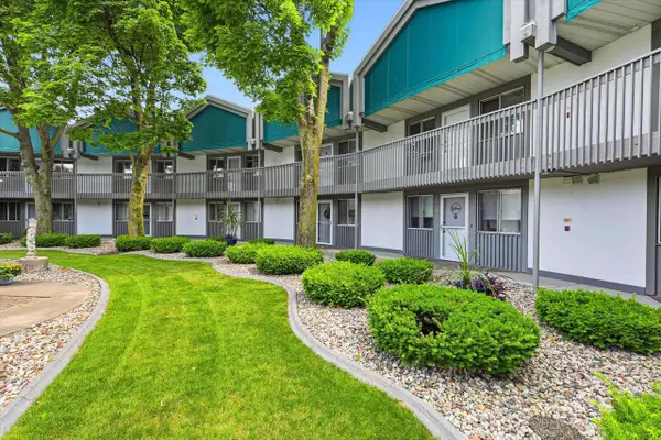 1001 S ONEIDA STREET  #2E, Appleton, WI 54915