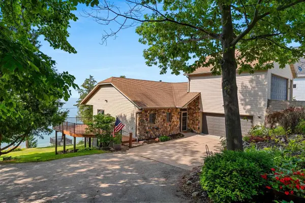 5153 EDGEWATER BEACH ROAD, Green Bay, WI 54311