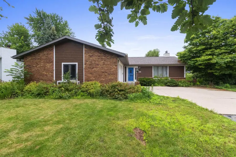 24 GREVES COURT, Appleton, WI 54914 - #2