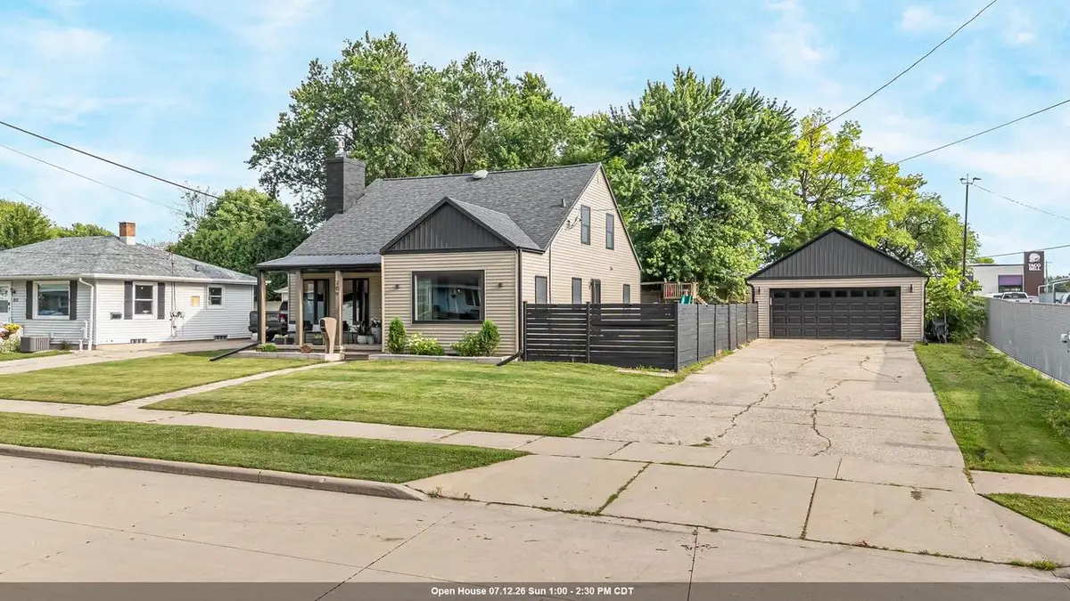 209 E 17TH STREET, Kaukauna, WI 54130 - #1