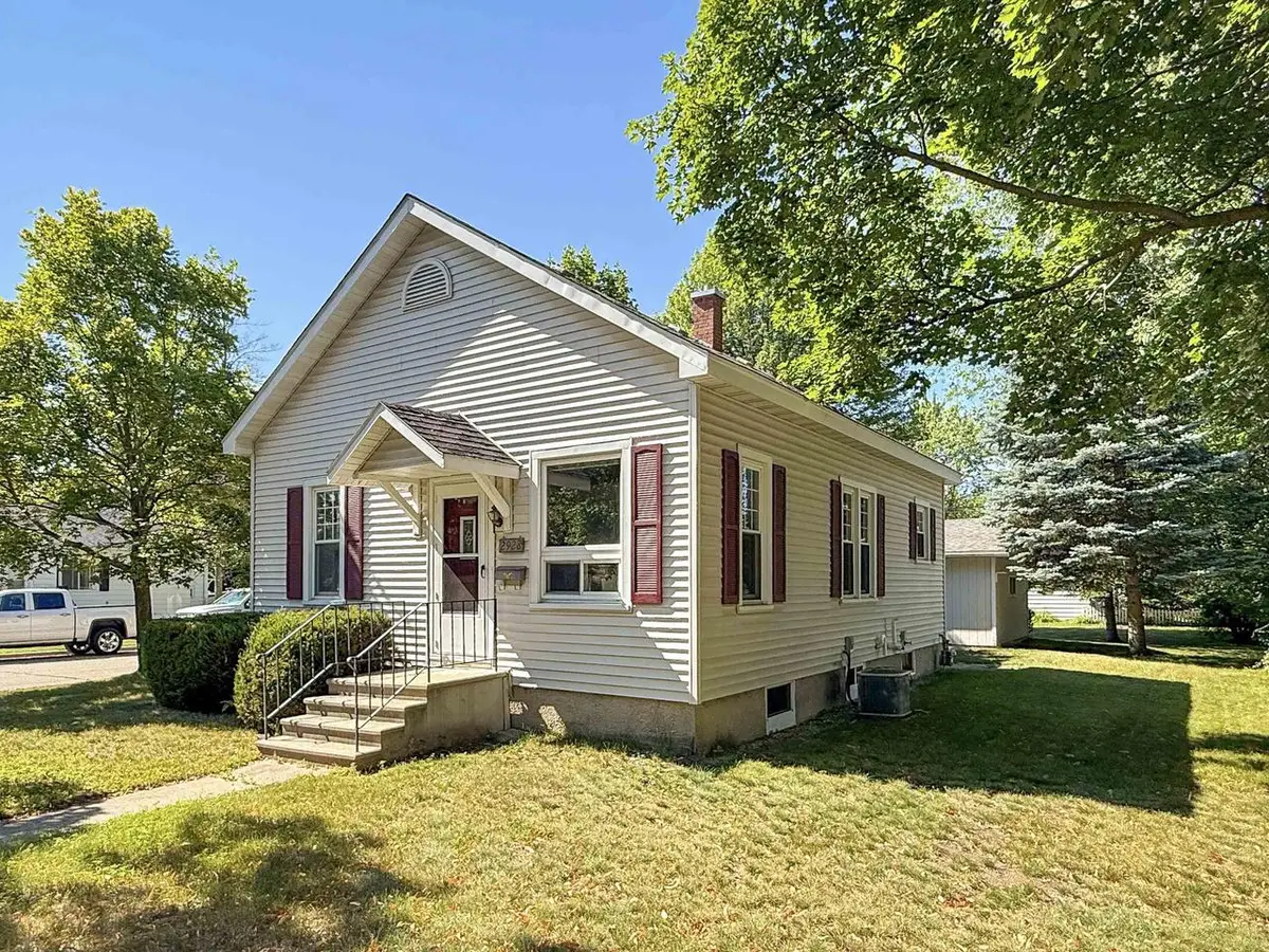 2928 GILBERT STREET, Marinette, WI 54143 - #1