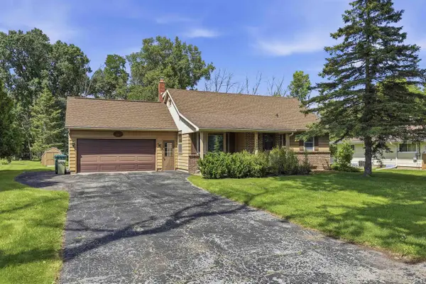 5400 LONG COURT, Appleton, WI 54914