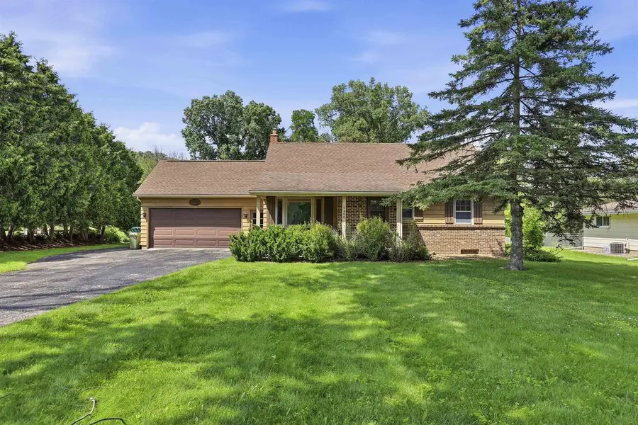 5400 LONG COURT, Appleton, WI 54914 - #2