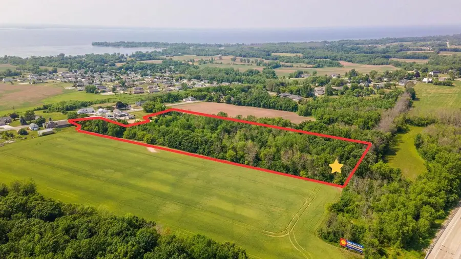 3200 BAY SETTLEMENT ROAD, Green Bay, WI 54311 - #3