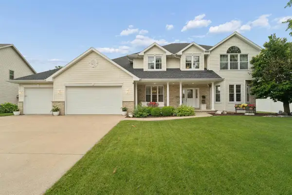 208 E APPLE CREEK ROAD, Appleton, WI 54913