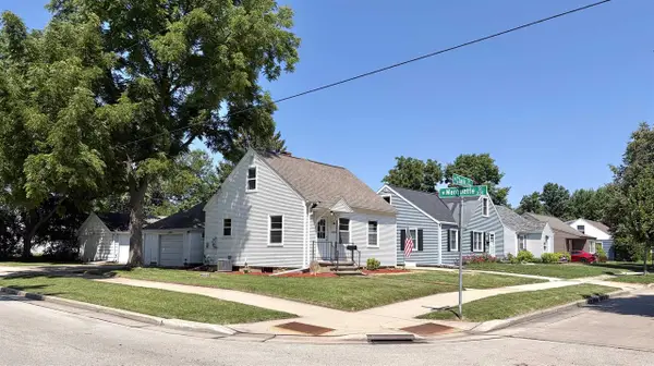 2209 N CLARK STREET, Appleton, WI 54911